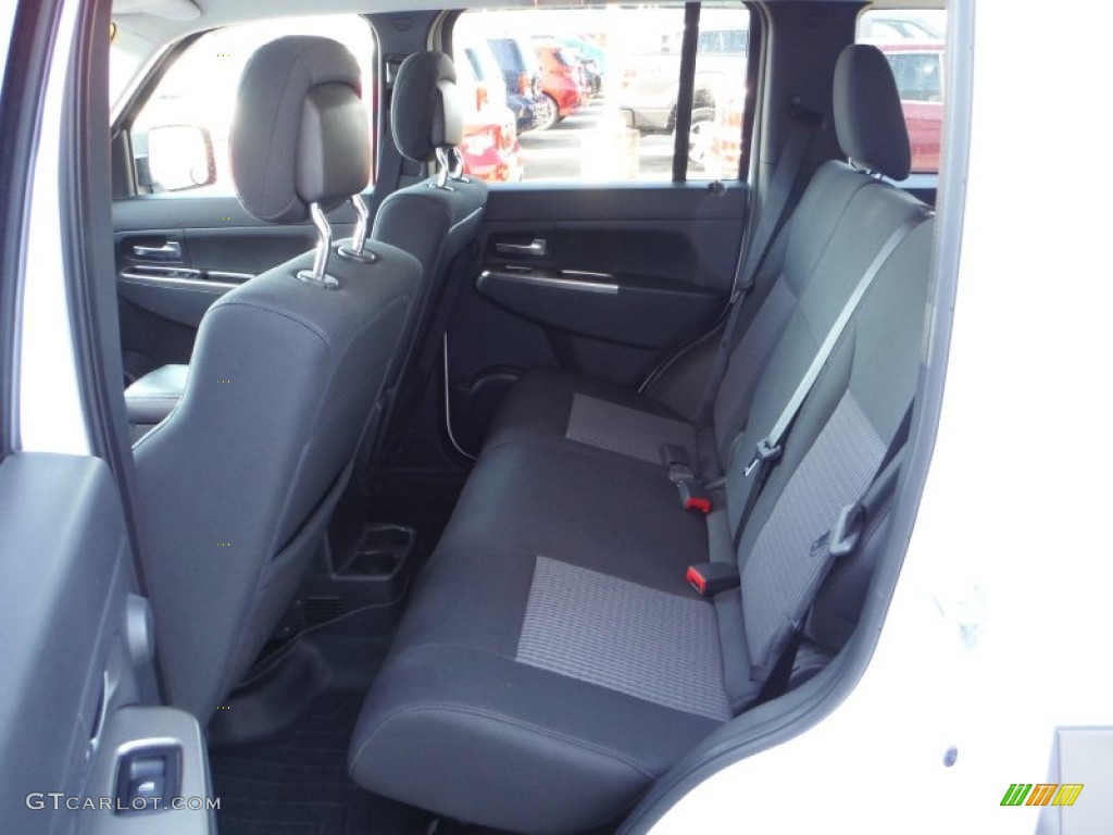 2011 Liberty Renegade 4x4 - Bright White / Dark Slate Gray photo #15