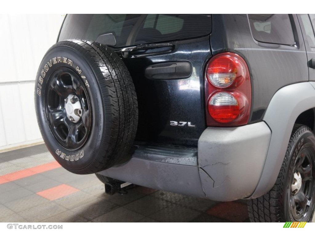 2005 Liberty Sport 4x4 - Black Clearcoat / Medium Slate Gray photo #48