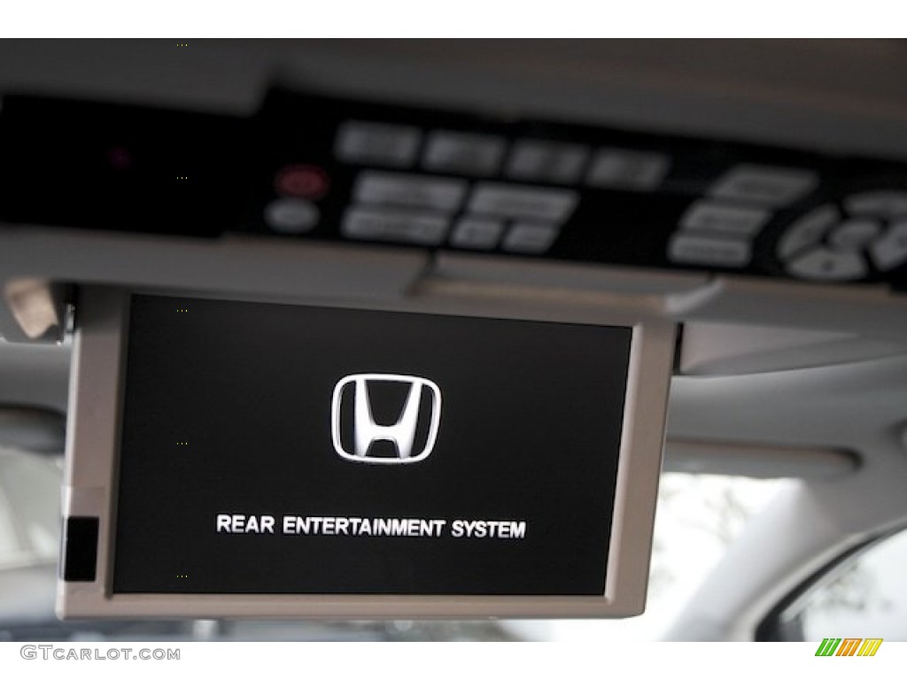 2016 Honda Odyssey Touring Entertainment System Photos