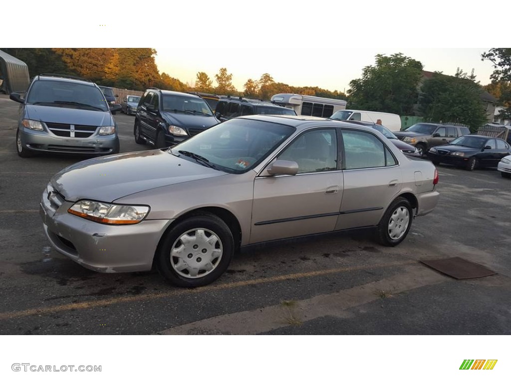 1998 Accord LX Sedan - Regent Silver Pearl / Ivory photo #2