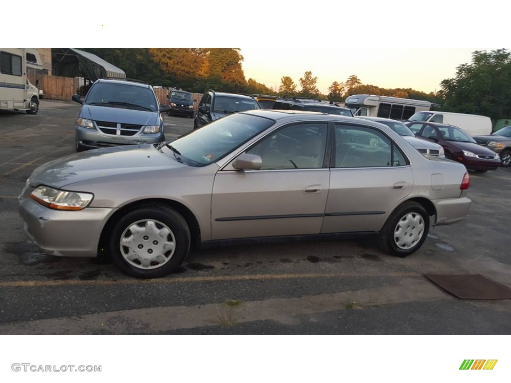 1998 Accord LX Sedan - Regent Silver Pearl / Ivory photo #3