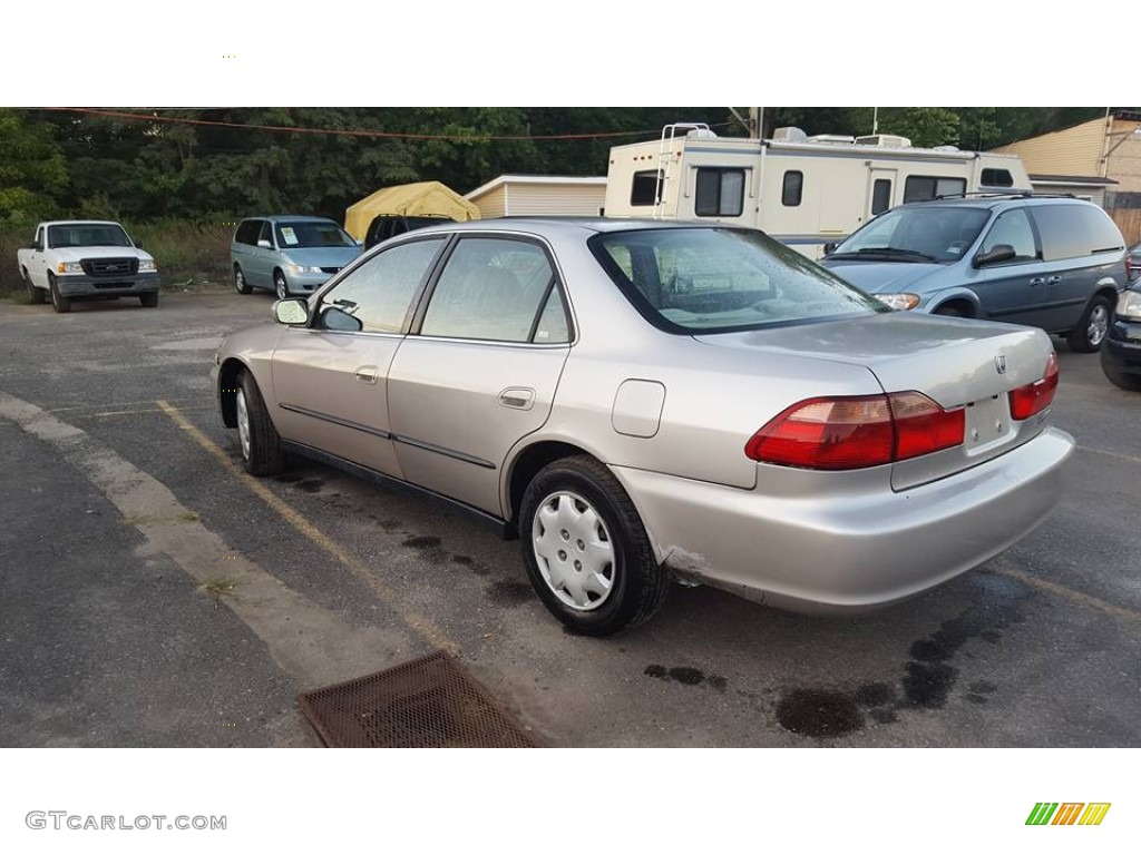 1998 Accord LX Sedan - Regent Silver Pearl / Ivory photo #4