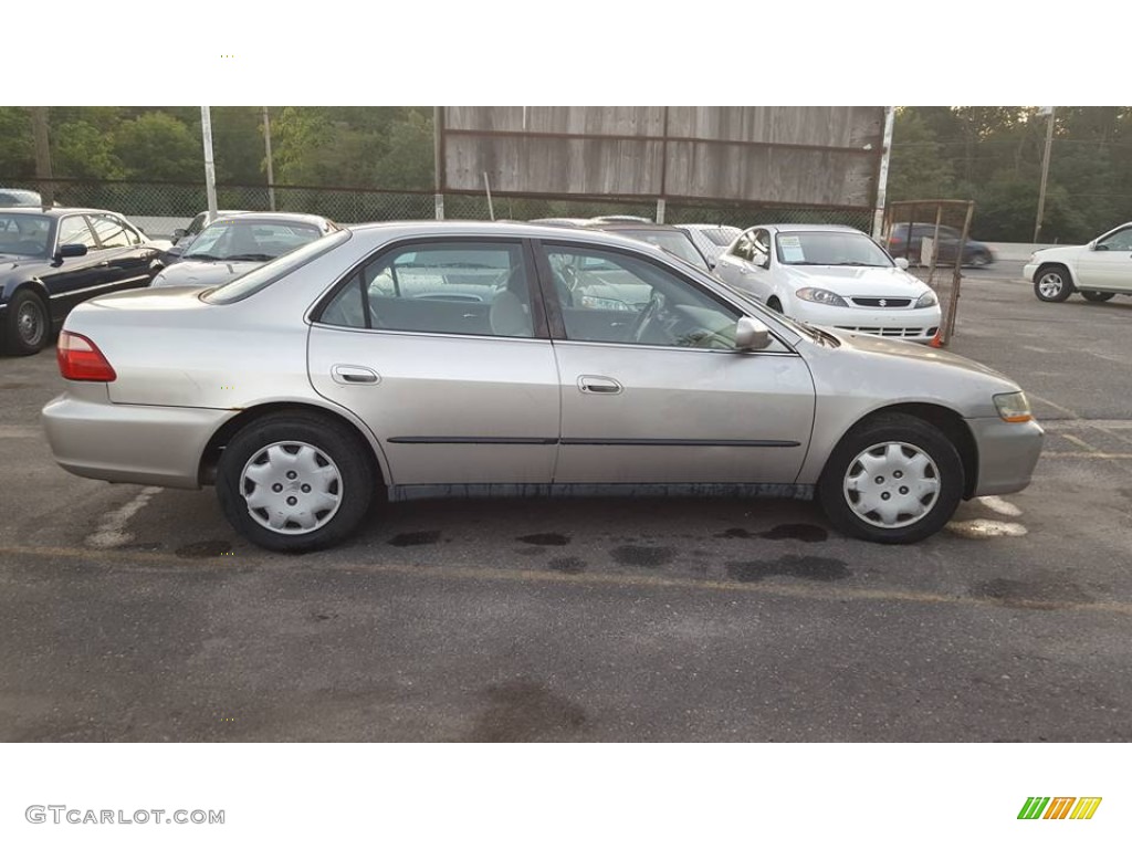 1998 Accord LX Sedan - Regent Silver Pearl / Ivory photo #7