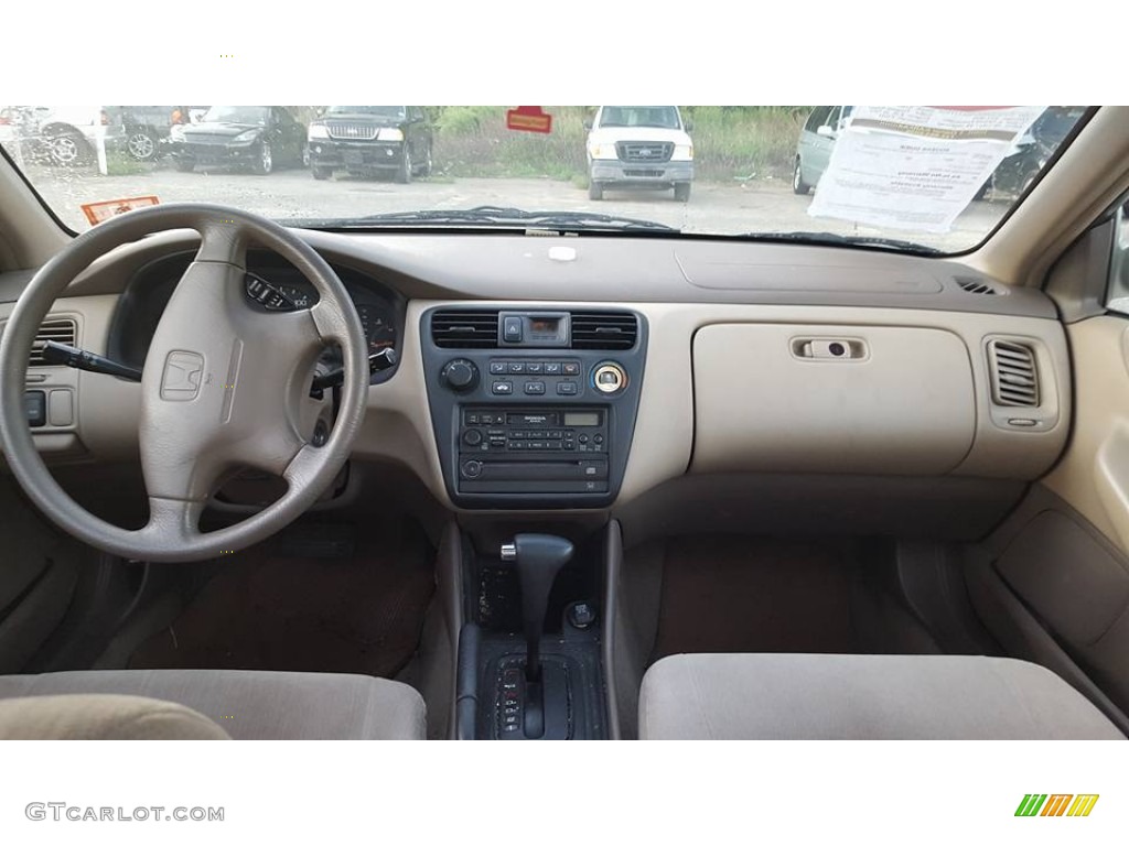 1998 Accord LX Sedan - Regent Silver Pearl / Ivory photo #9