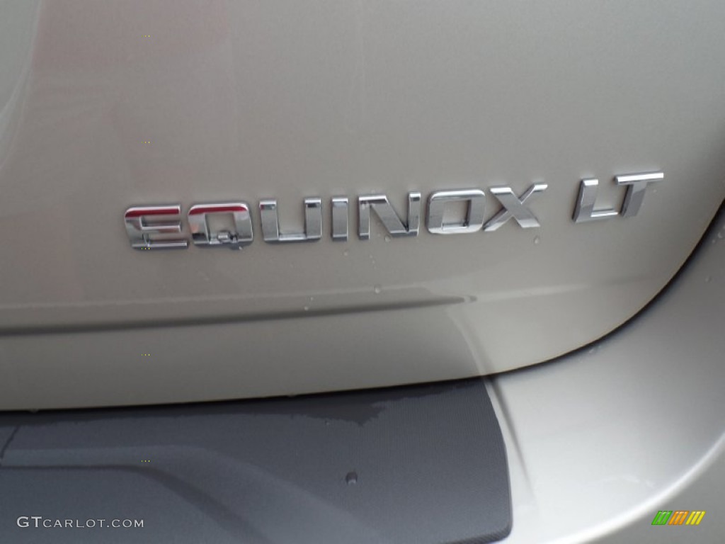 2016 Chevrolet Equinox LT Marks and Logos Photos