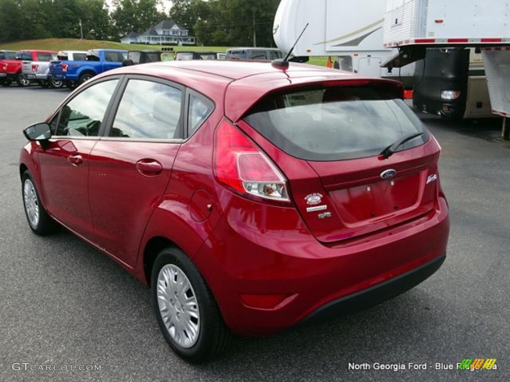 2015 Fiesta SE Sedan - Ruby Red Metallic / Charcoal Black photo #3