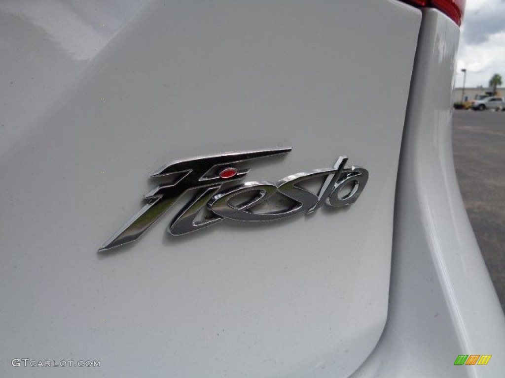 2015 Fiesta SE Sedan - Oxford White / Charcoal Black photo #6