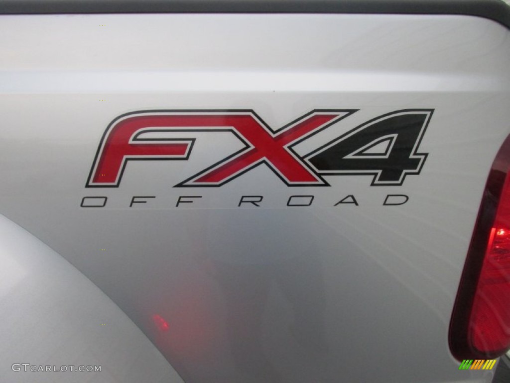 2016 Ford F350 Super Duty XLT Crew Cab 4x4 DRW Marks and Logos Photos