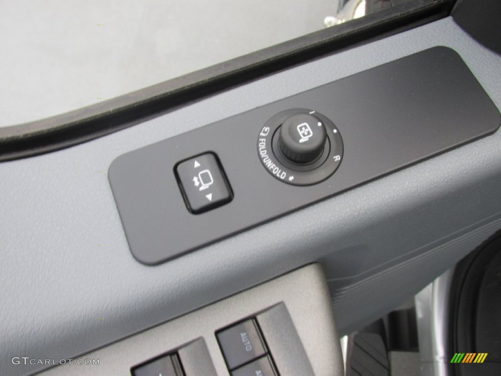2016 Ford F350 Super Duty XLT Crew Cab 4x4 DRW Controls Photo #107269826