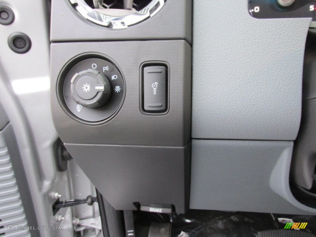 2016 Ford F350 Super Duty XLT Crew Cab 4x4 DRW Controls Photos