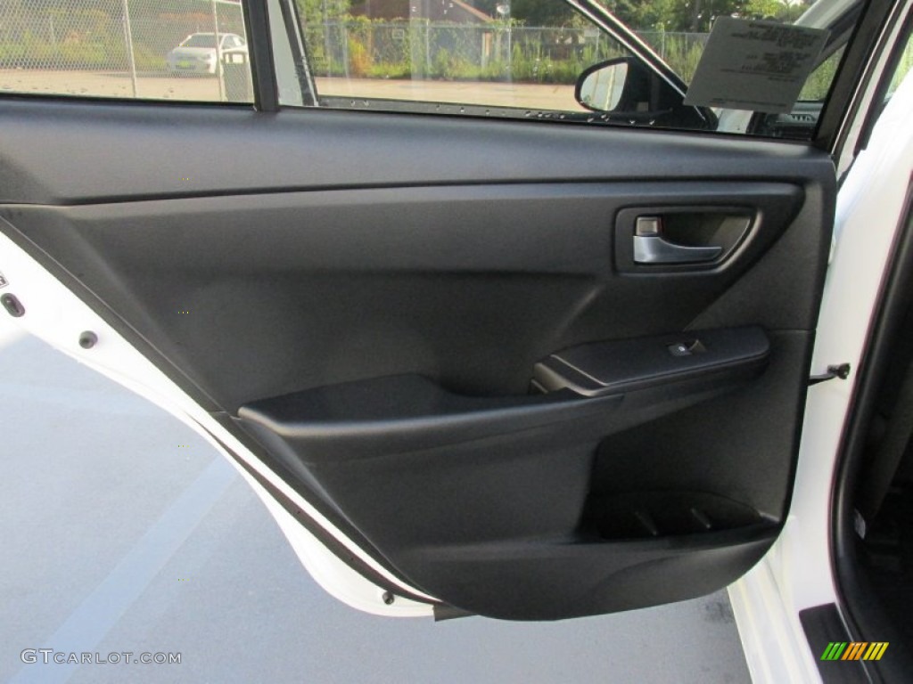 2015 Camry LE - Super White / Black photo #17