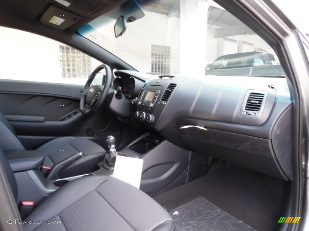 Black Interior 2015 Kia Forte5 SX Photo #107275596
