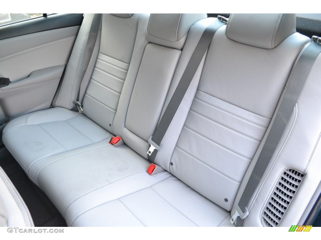 2016 Toyota Camry Hybrid XLE Rear Seat Photo #107298992