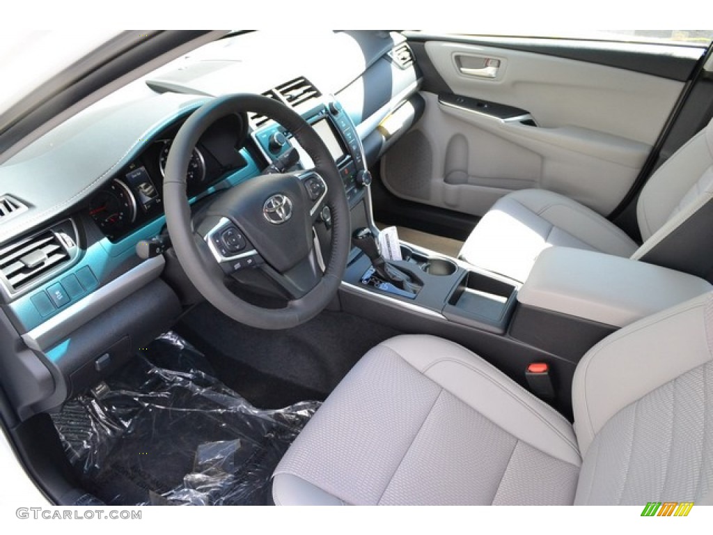 Ash Interior 2016 Toyota Camry SE Photo #107299178