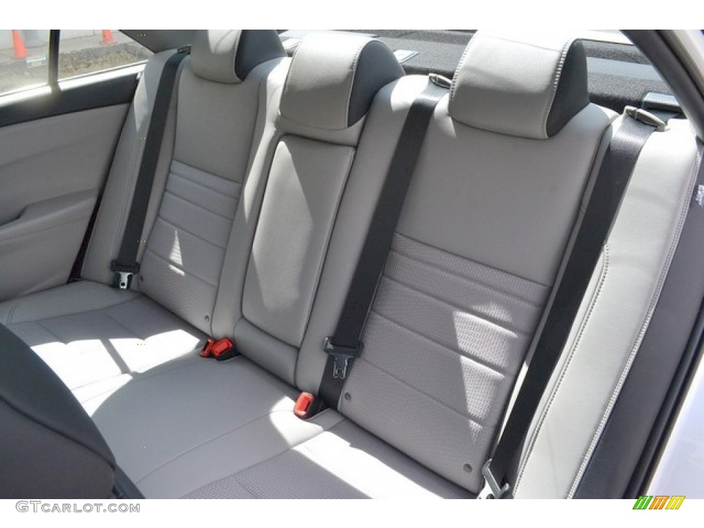 2016 Toyota Camry SE Interior Color Photos
