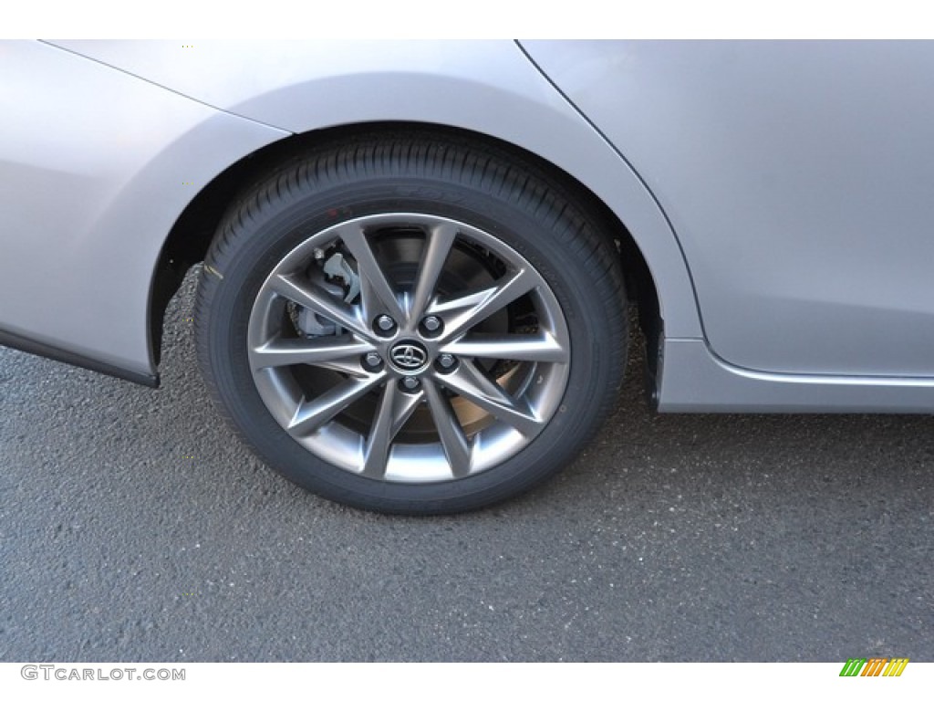 2016 Toyota Prius v Five Wheel Photos