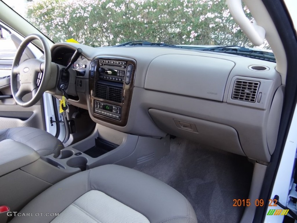 2005 Explorer Eddie Bauer 4x4 - Oxford White / Medium Parchment photo #23