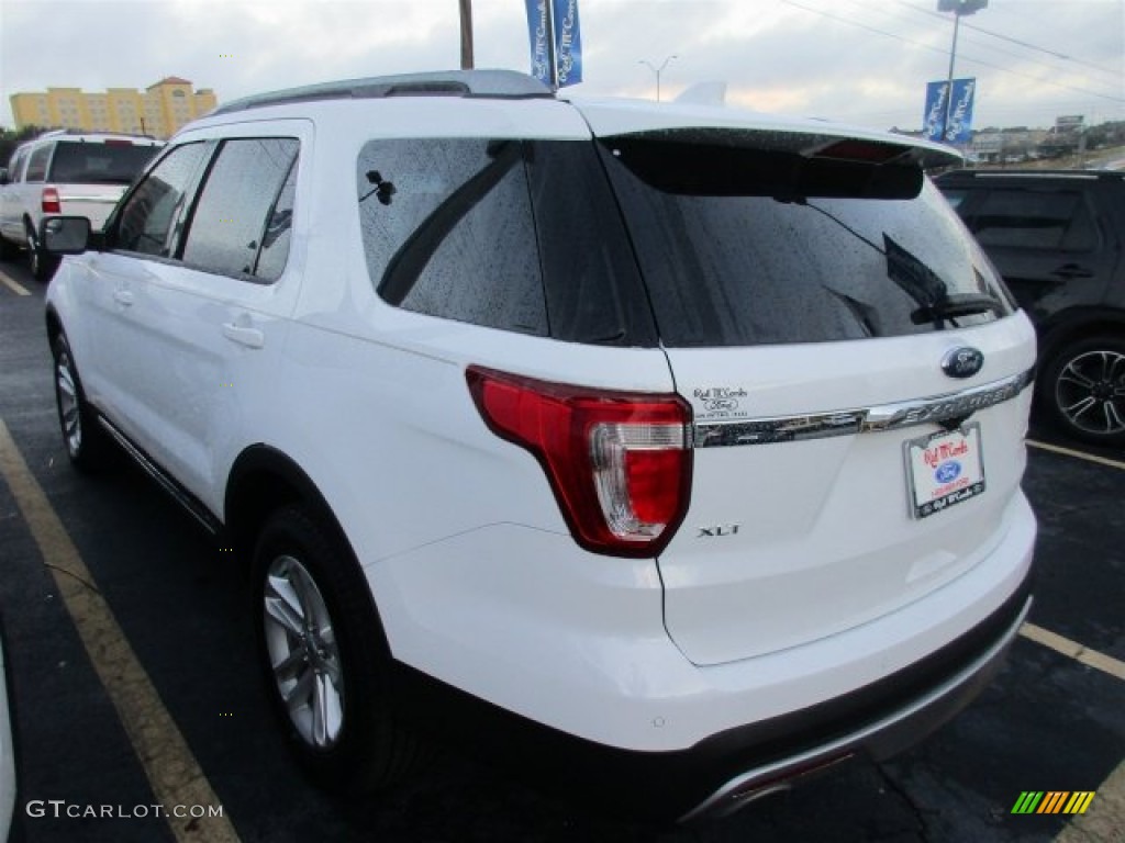 2016 Explorer XLT - Oxford White / Medium Light Camel photo #4