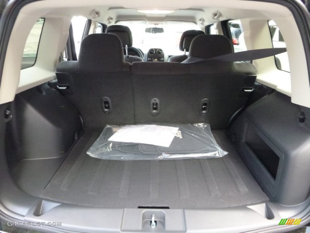 2016 Jeep Patriot Sport 4x4 Trunk Photos