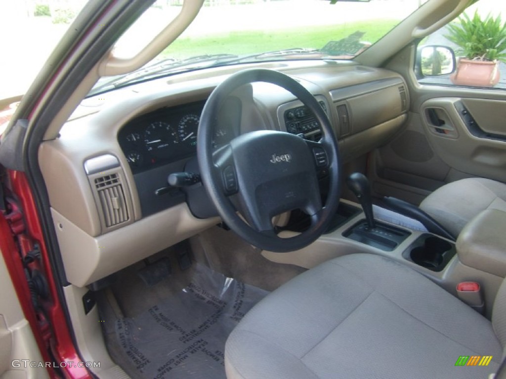 2002 Grand Cherokee Laredo - Inferno Red Tinted Pearlcoat / Sandstone photo #10