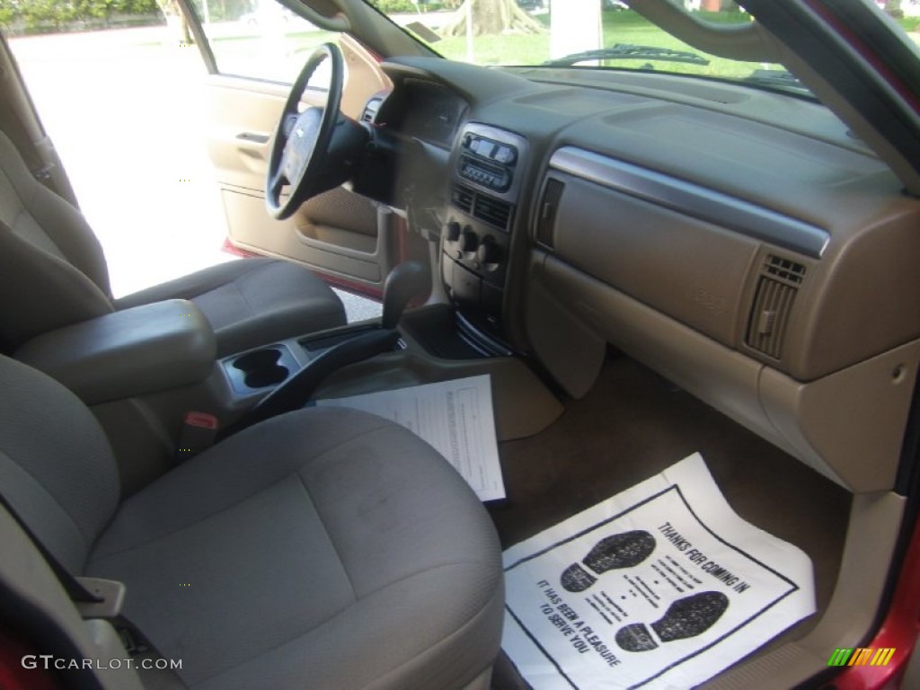 2002 Grand Cherokee Laredo - Inferno Red Tinted Pearlcoat / Sandstone photo #18