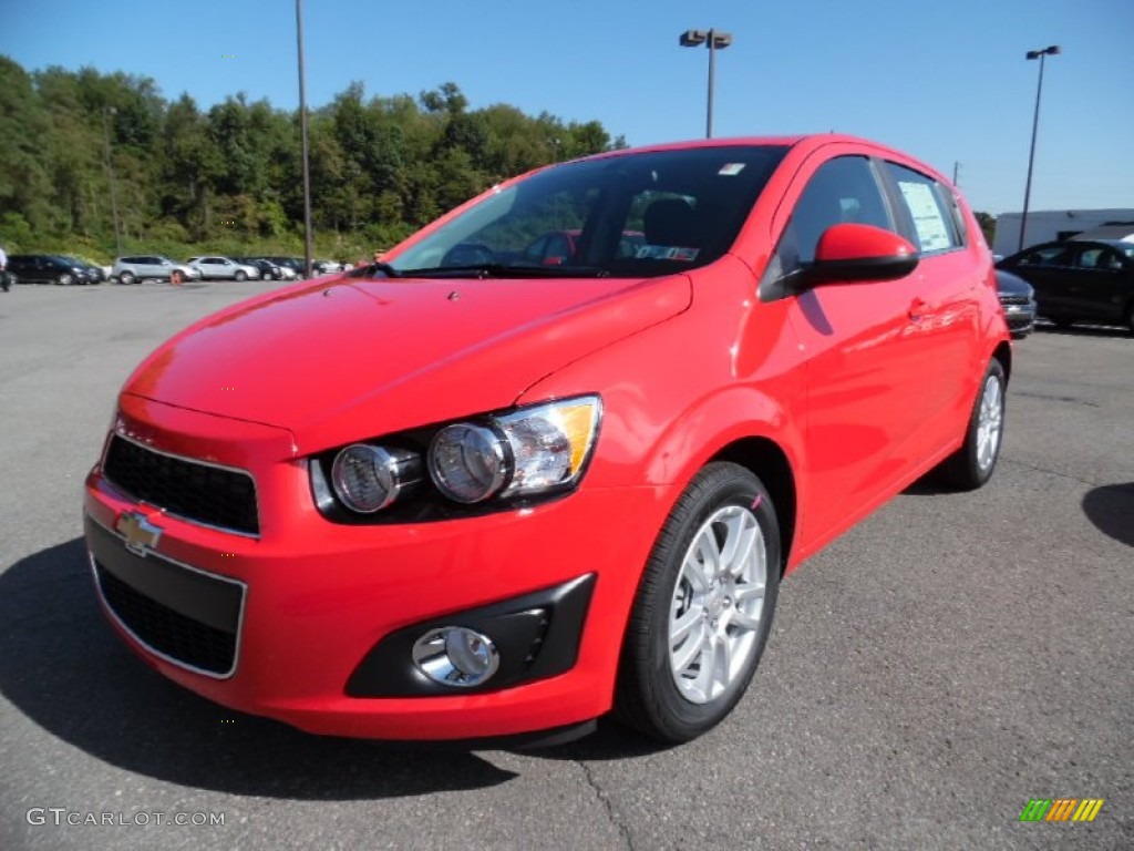 Red Hot 2016 Chevrolet Sonic LT Hatchback Exterior Photo #107329406