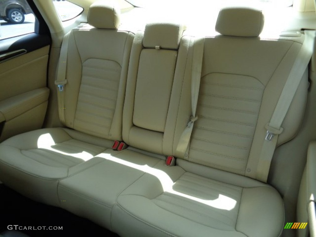 2016 Ford Fusion SE Rear Seat Photo #107333303