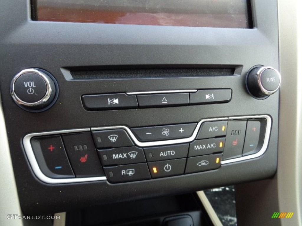 2016 Ford Fusion SE Controls Photo #107333454