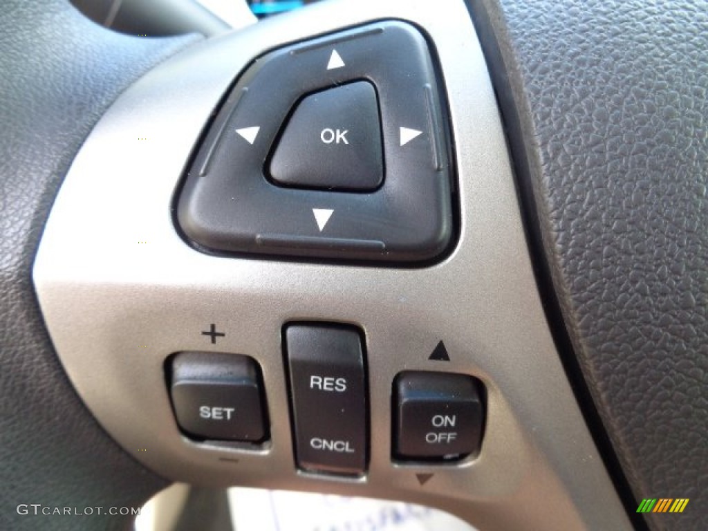 2015 Ford Taurus SE Controls Photo #107335784