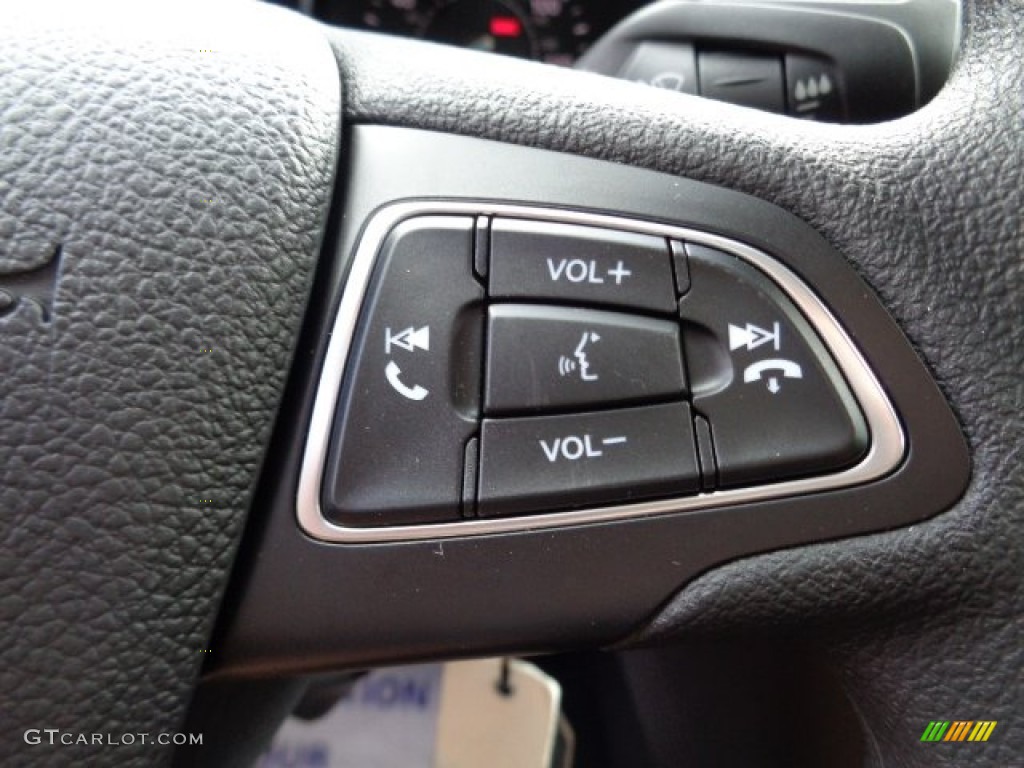2015 Ford Focus SE Sedan Controls Photo #107336546