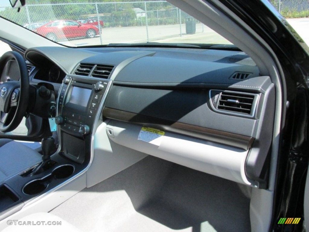 2016 Camry LE - Midnight Black Metallic / Ash photo #17