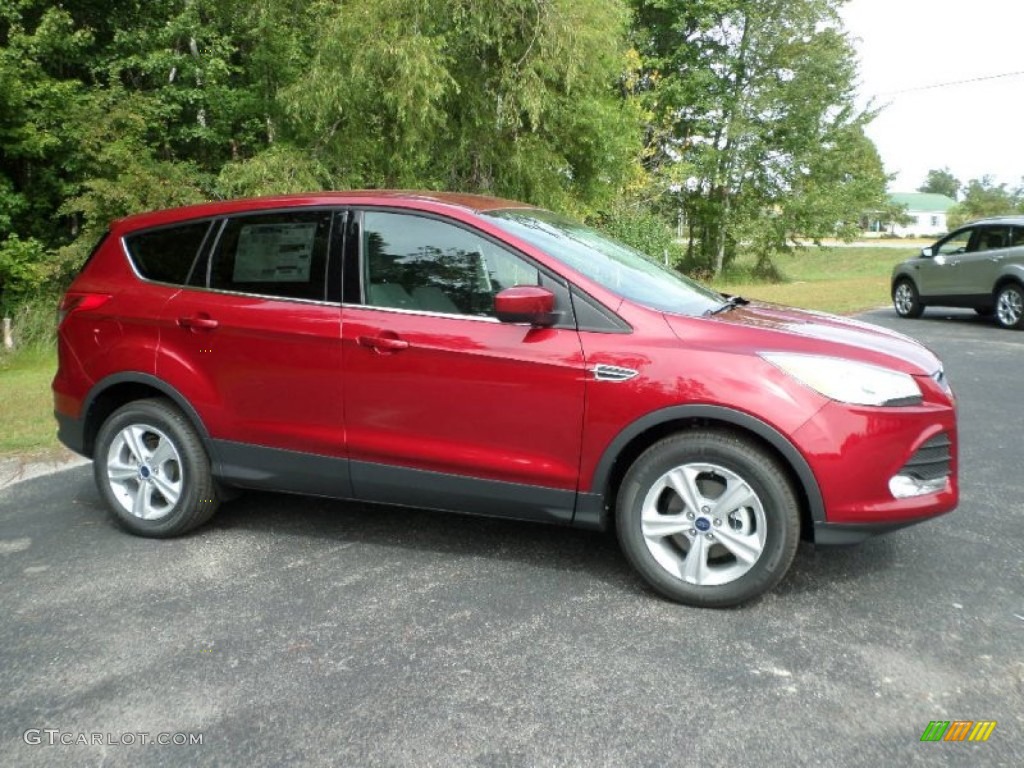 2016 Escape SE - Ruby Red Metallic / Charcoal Black photo #2