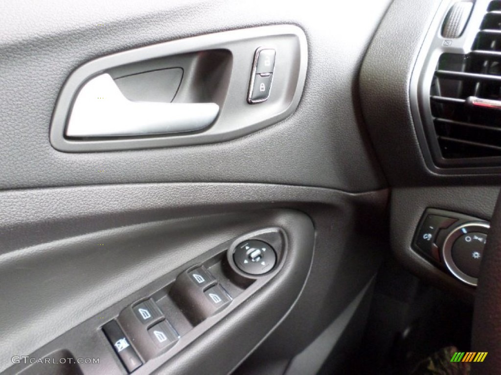 2015 C-Max Hybrid SE - Magnetic Metallic / Charcoal Black photo #30