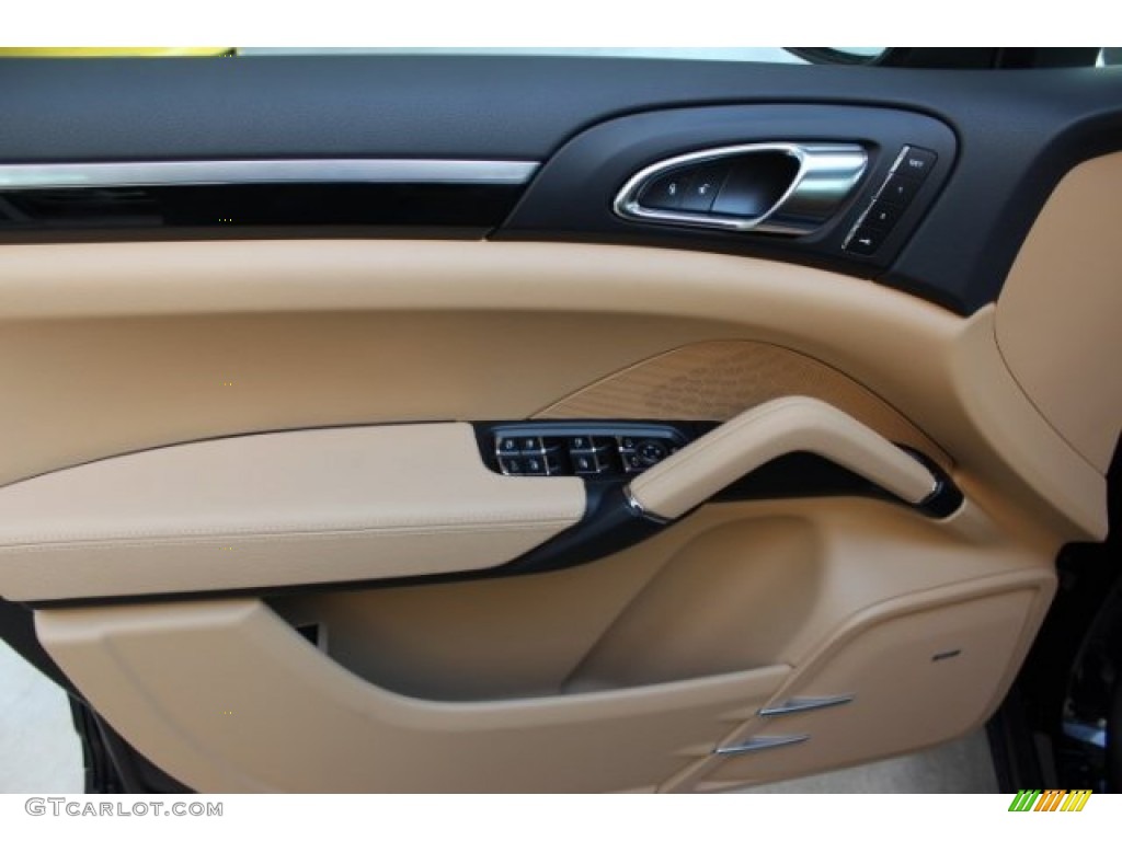 2016 Porsche Cayenne Diesel Door Panel Photos
