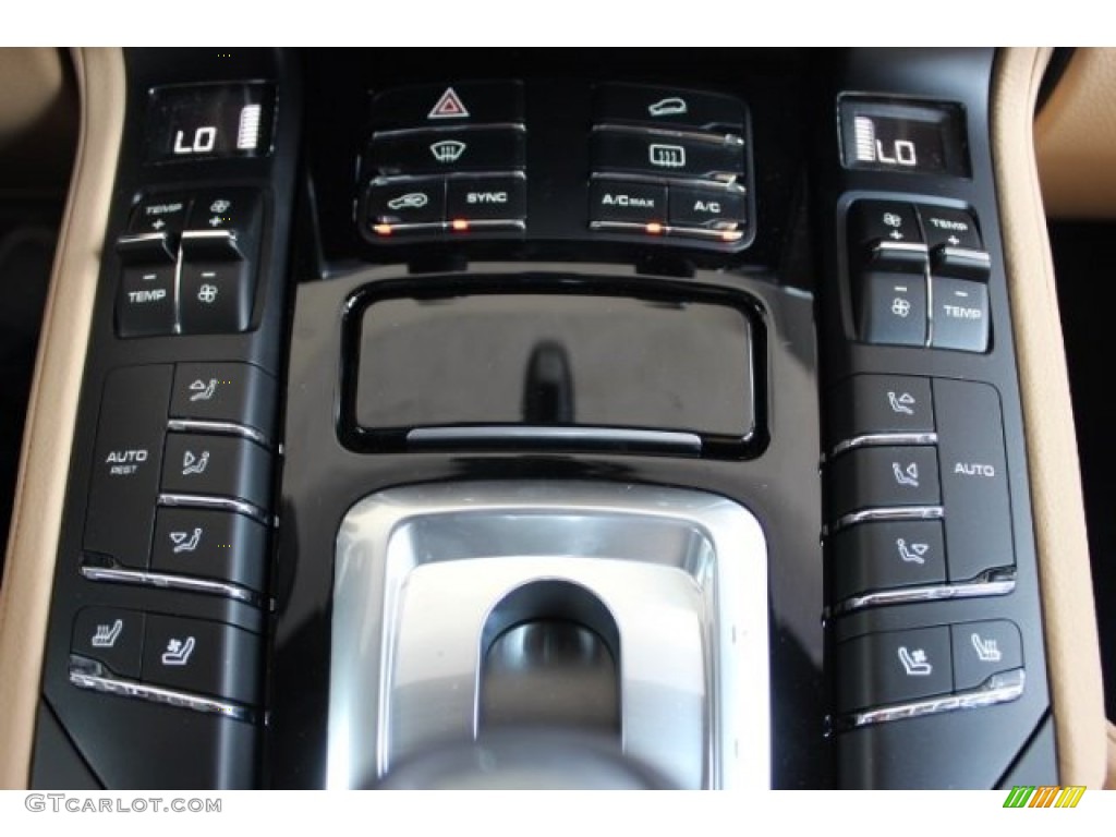 2016 Porsche Cayenne Diesel Controls Photo #107358322