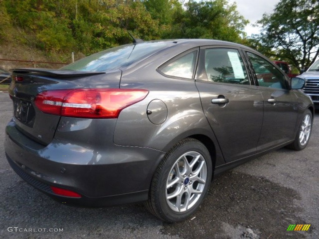 2015 Focus SE Sedan - Magnetic Metallic / Charcoal Black photo #2