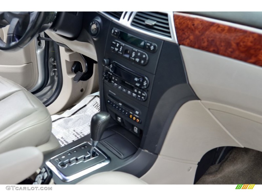 2006 Pacifica Touring - Bright Silver Metallic / Light Taupe/Dark Slate Gray photo #18