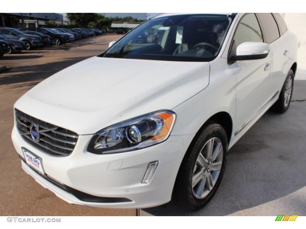 Ice White 2016 Volvo XC60 T6 Drive-E Exterior Photo #107361262