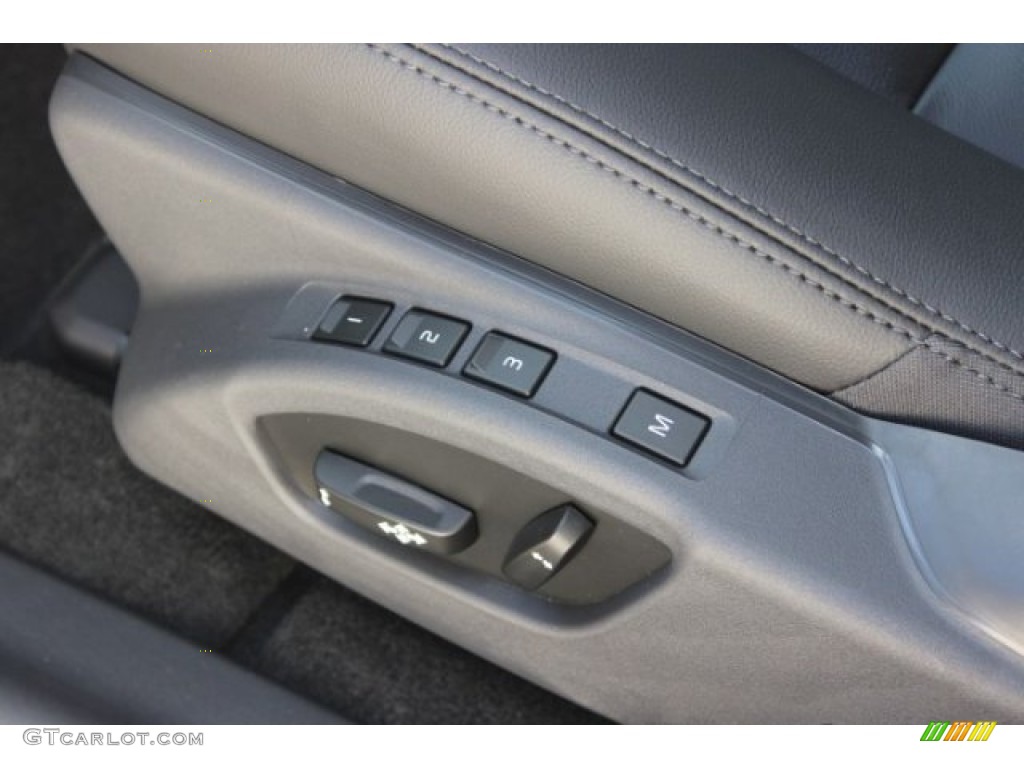 2016 Volvo XC60 T6 Drive-E Controls Photo #107361409