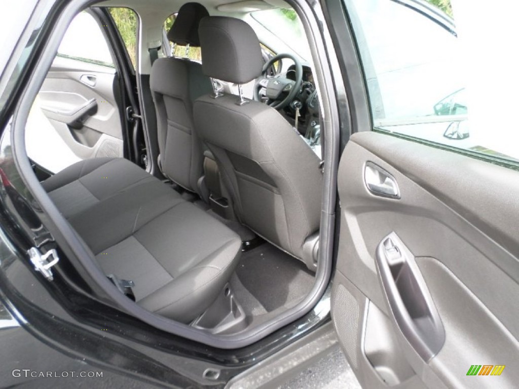 2015 Focus SE Hatchback - Tuxedo Black Metallic / Charcoal Black photo #17