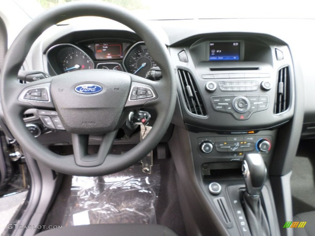 2015 Focus SE Hatchback - Tuxedo Black Metallic / Charcoal Black photo #19