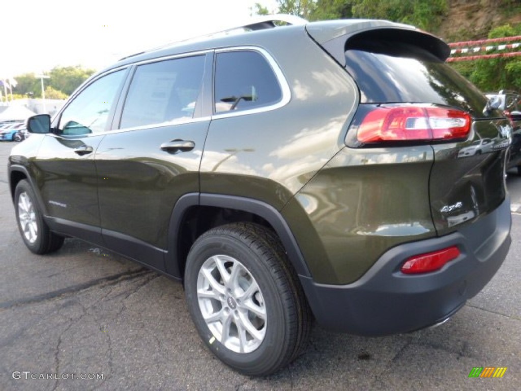 2016 Cherokee Latitude 4x4 - ECO Green Pearl / Black photo #3