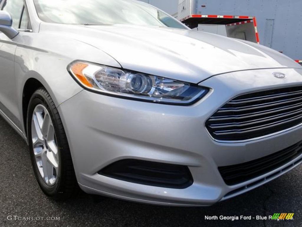 2016 Fusion SE - Ingot Silver Metallic / Charcoal Black photo #34