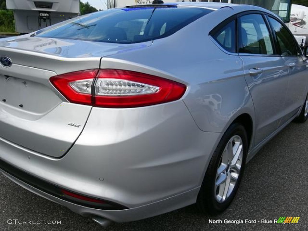 2016 Fusion SE - Ingot Silver Metallic / Charcoal Black photo #35