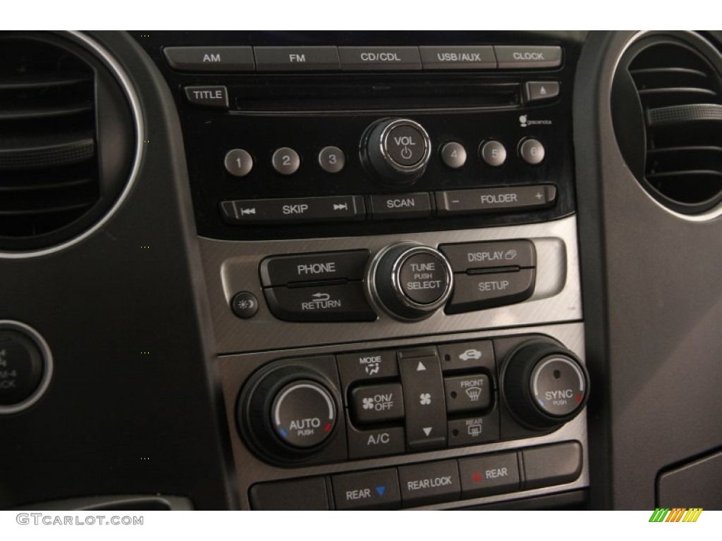 2013 Honda Pilot LX 4WD Controls Photos