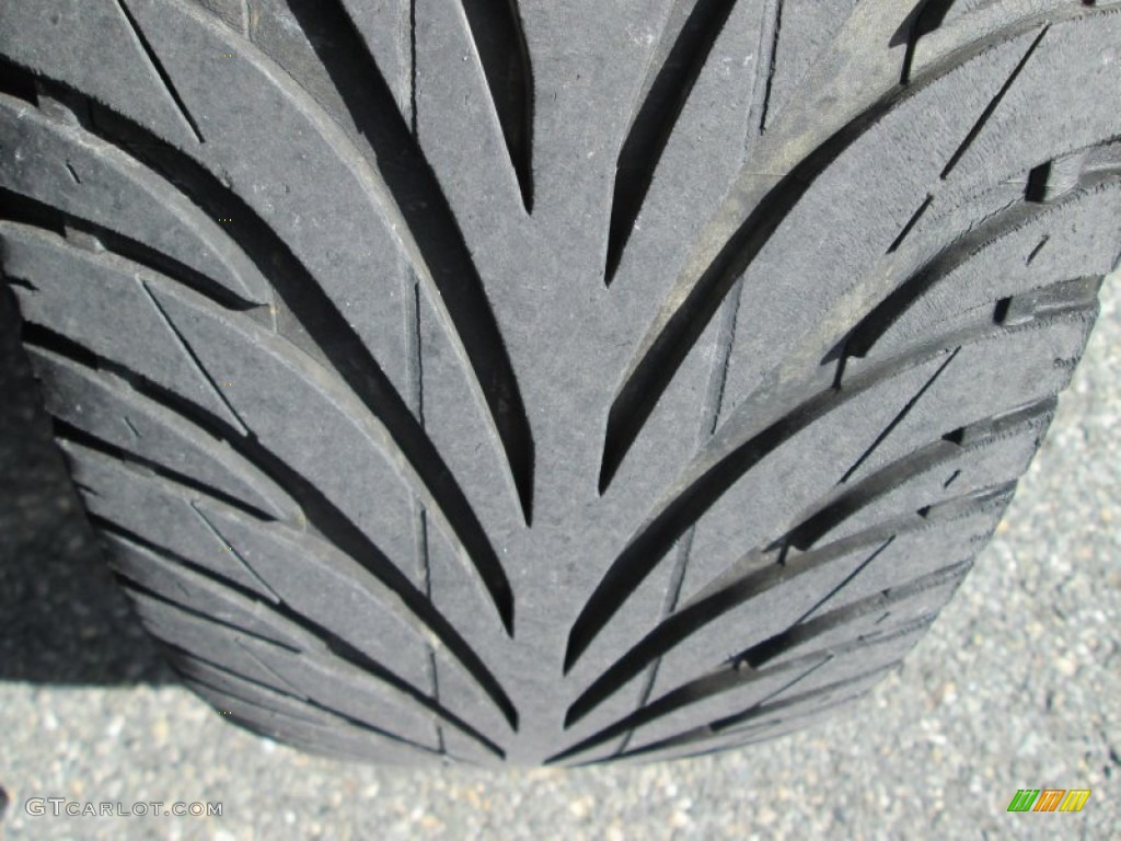 2003 Vibe  - Satellite Silver / Slate photo #23