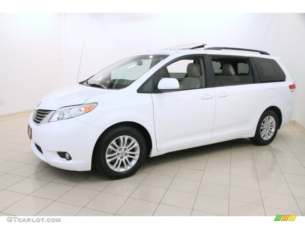Super White 2013 Toyota Sienna XLE Exterior Photo #107387120