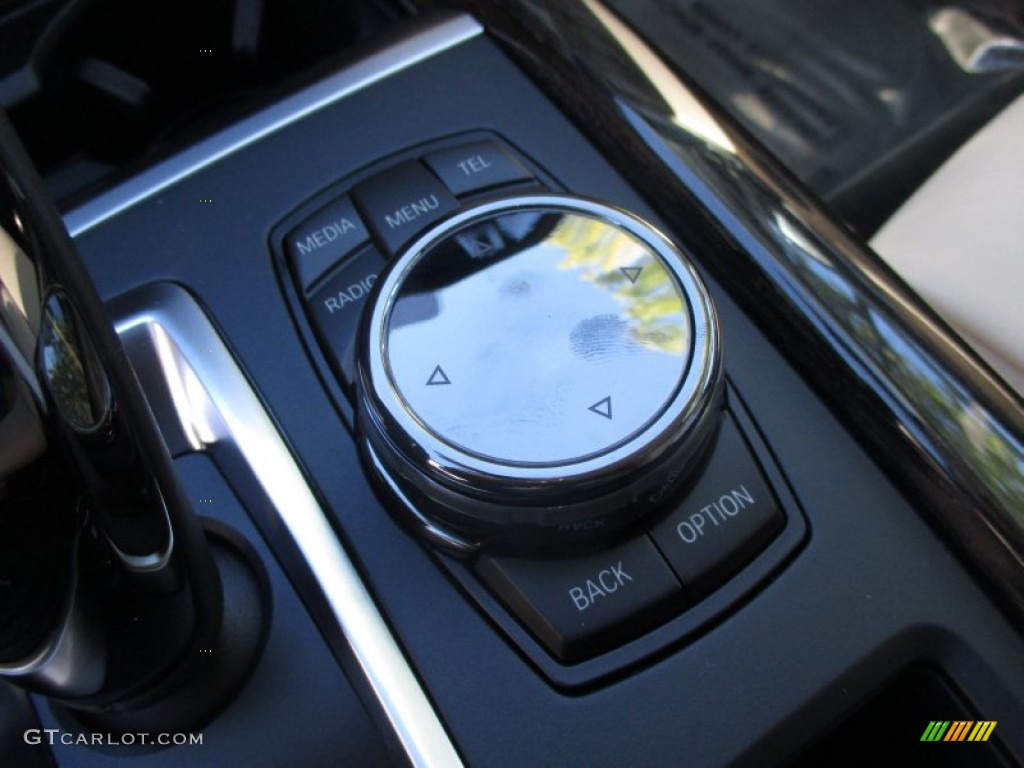 2016 BMW X5 xDrive50i Controls Photo #107387759