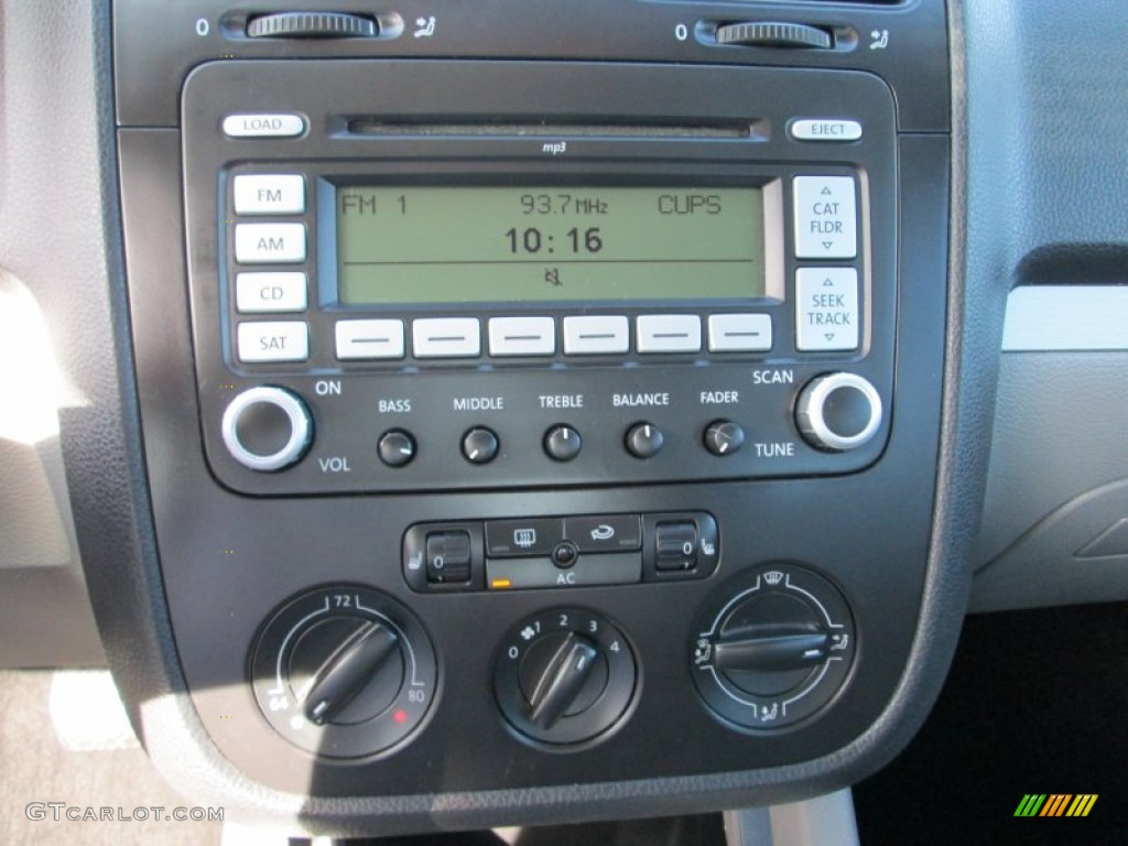 2008 Volkswagen Jetta SE Sedan Controls Photo #107390342