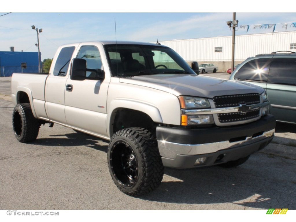 Sandstone Metallic 2004 Chevrolet Silverado 2500HD LS Extended Cab 4x4 Exterior Photo #107390788